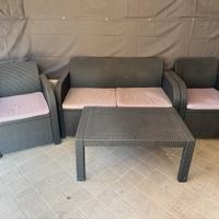 Davanetto e sedie da esterno