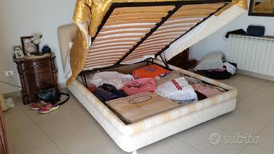 camera da letto e divano