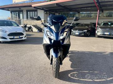 YAMAHA T-Max 560 sport con soli 3Mila km 0 SINIST