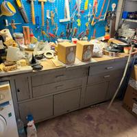 Bancone da lavoro in metallo