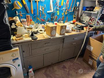 Bancone da lavoro in metallo