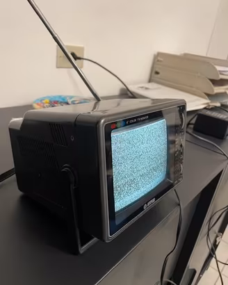 TV portatile vintage anni 90