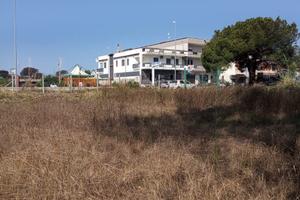 Rif. 272 terreno fronte domiziana