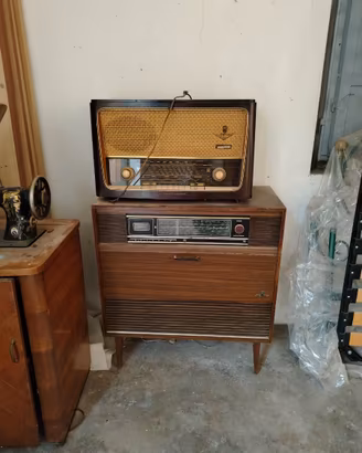 Radio da tavolo e mobile radio