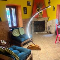 piantana legno e led. Prodotto artigianale