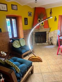 piantana legno e led. Prodotto artigianale