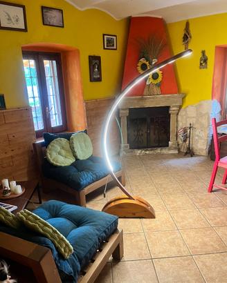 piantana legno e led. Prodotto artigianale