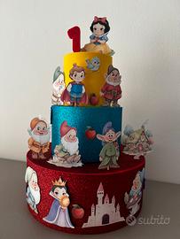 Torta scenografica finta Biancaneve