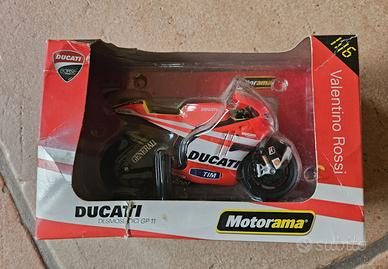 Modellino Ducati Desmosedici GP 11 Valentino Rossi