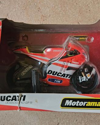 Modellino Ducati Desmosedici GP 11 Valentino Rossi