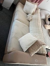 Divano 2 posti in velluto beige + cuscini, coperti