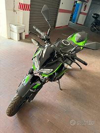 Kawasaki Z400 con soli 18km