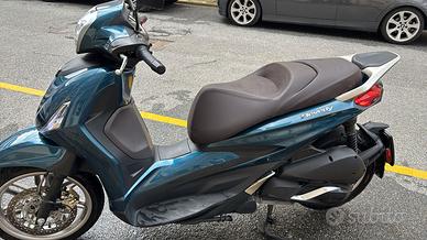 SCOOTER PIAGGIO BEVERLY 300 ANNO 10/2023 KM 9350