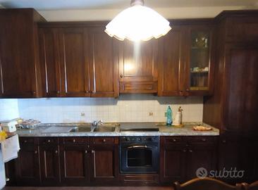 Cucina arte povera in noce