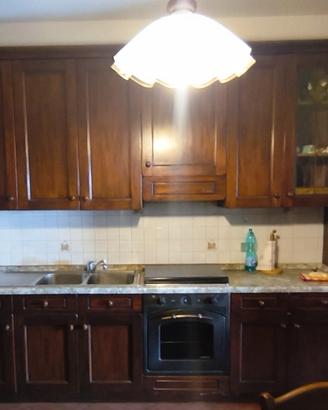 Cucina arte povera in noce