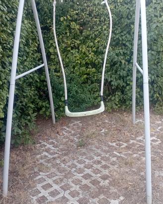 altalena in acciaio per giardino