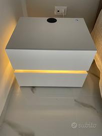 Comodino a LED Bianco + ricarica wireless
