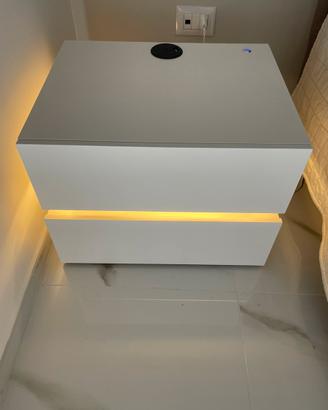Comodino a LED Bianco + ricarica wireless