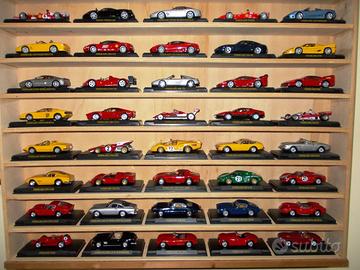 Modellini FERRARI scala 1:43 + Espositore