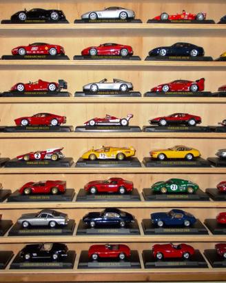 Modellini FERRARI scala 1:43 + Espositore