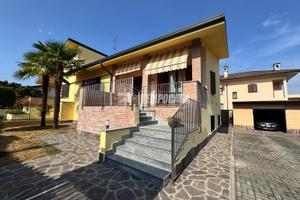 RIF. 545 - PORZIONE DI VILLA BIFAMILIARE