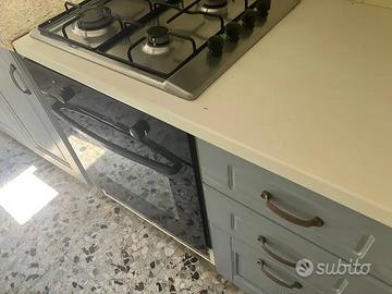 Cucina MondoConvenienza con forno e pianocottura