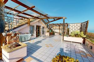 ATTICO CON AMPI TERRAZZI E VISTA MARE IN SAN BENED