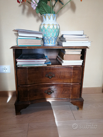 Mobiletto in legno antico con intarsi