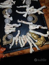 collana corallo bianco con ciondoli  in  argento 