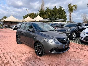 Lancia Ypsilon 1.0 FireFly 5 porte S&S Hybrid Albe