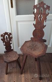 DUE SEDIE TREPPIEDI IN LEGNO MASSELLO INTAGLIATE