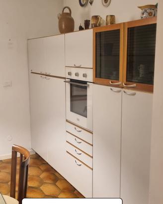 cucina bianca piano acciaio inox
