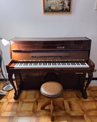 KAWAI pianoforte verticale con SILENT