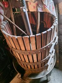 Torchio idraulico per uva