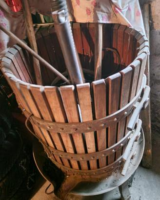 Torchio idraulico per uva