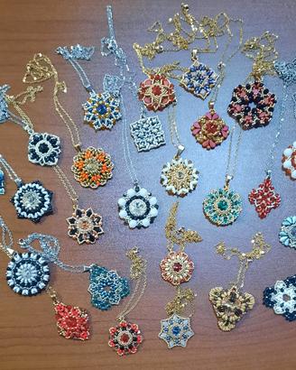 Collane realizzate a mano  25 pezzi 