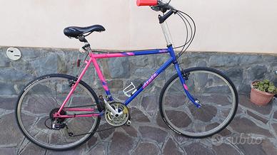 bicicletta comoda con manubrio cruiser 