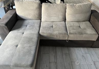 Divano componibile a tre posti