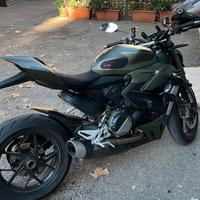 Ducati Streetfighter V2 storm green