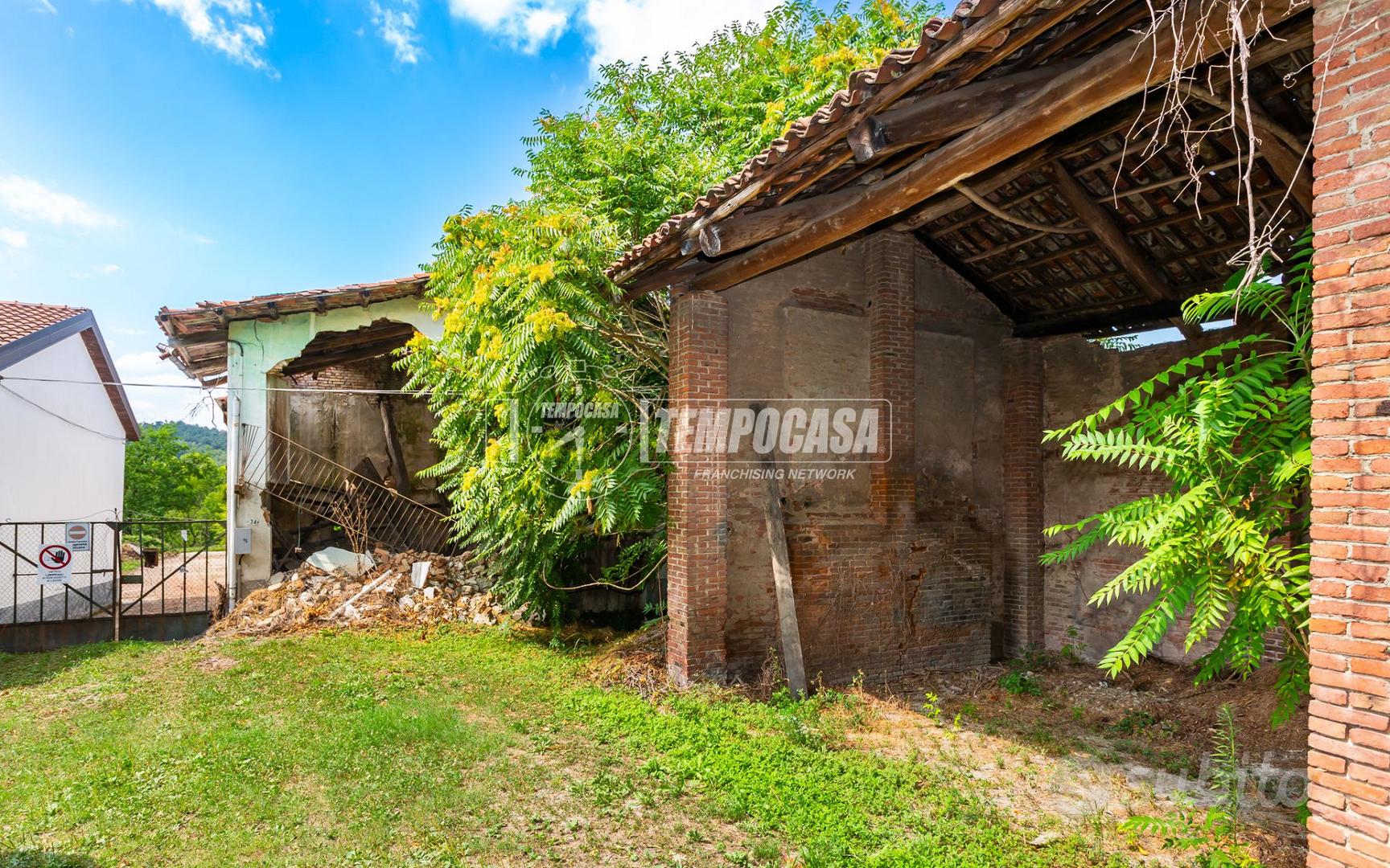 RUSTICO CON 5000MQ DI TERRENO IN POSIZIONE DOMINAN - Vista 5