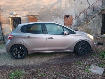 Peugeot 208 a metano