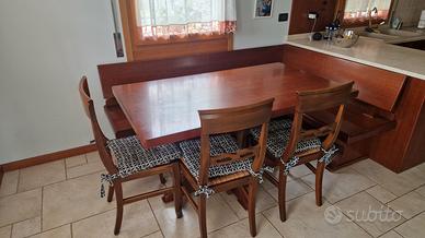 Tavolo panca e sedie