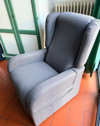 Poltrona reclinabile telecomandata