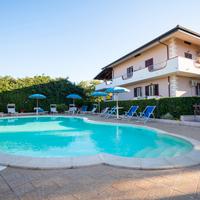 Villa con piscina vicino al mare