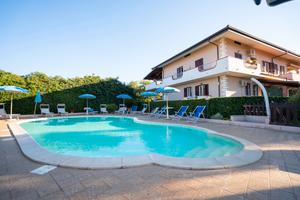 Villa con piscina vicino al mare