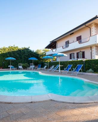 Villa con piscina vicino al mare