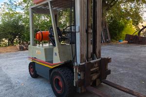carrello elevatore muletto 