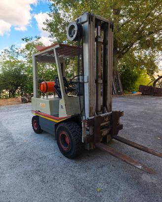 carrello elevatore muletto 