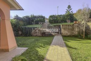 VILLA BIFAMILIARE CON AMPIO GIARDINO