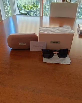 occhiali da sole MIU MIU
